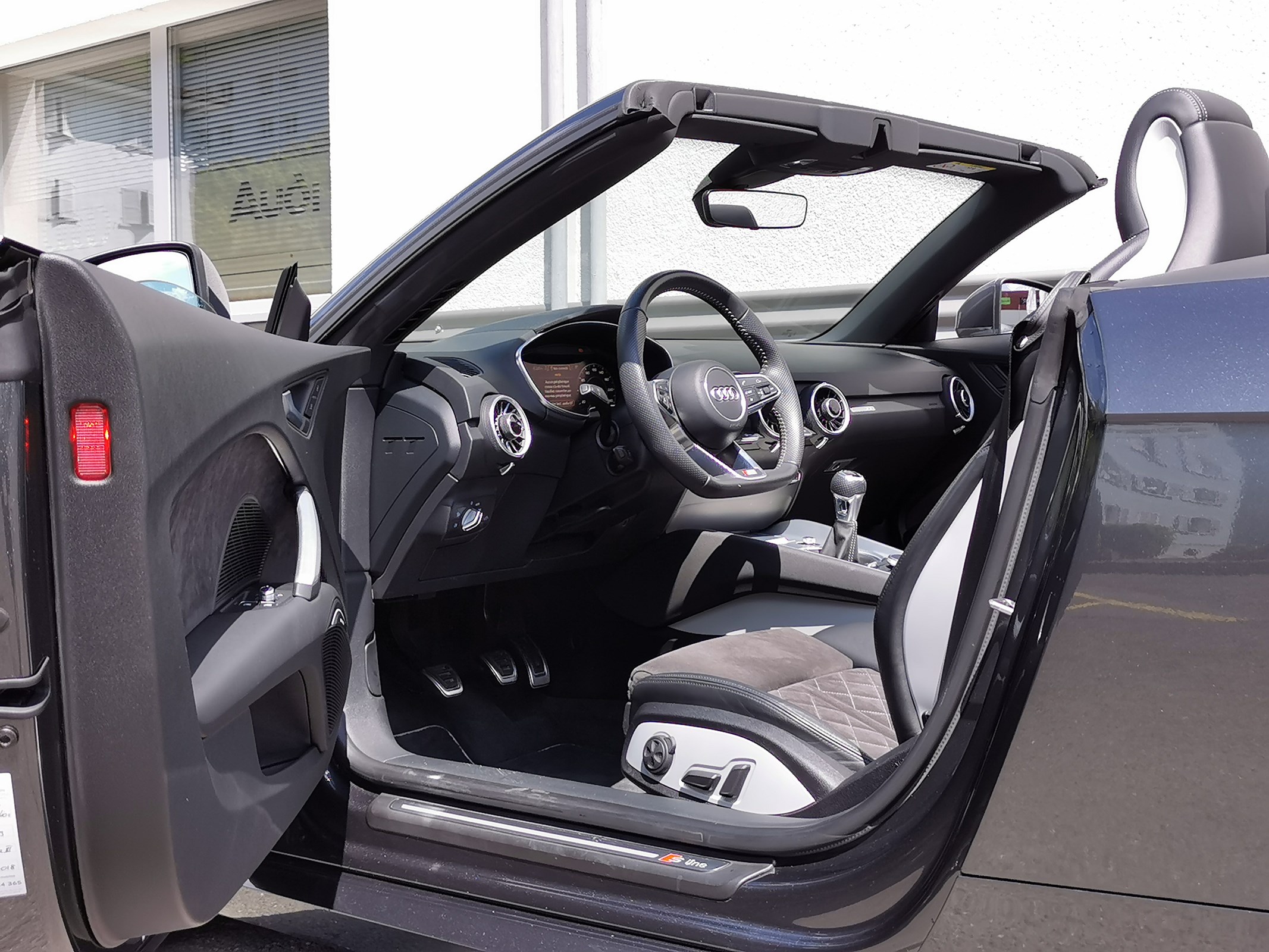 AUDI TT Roadster 2.0 TFSI — photo 6