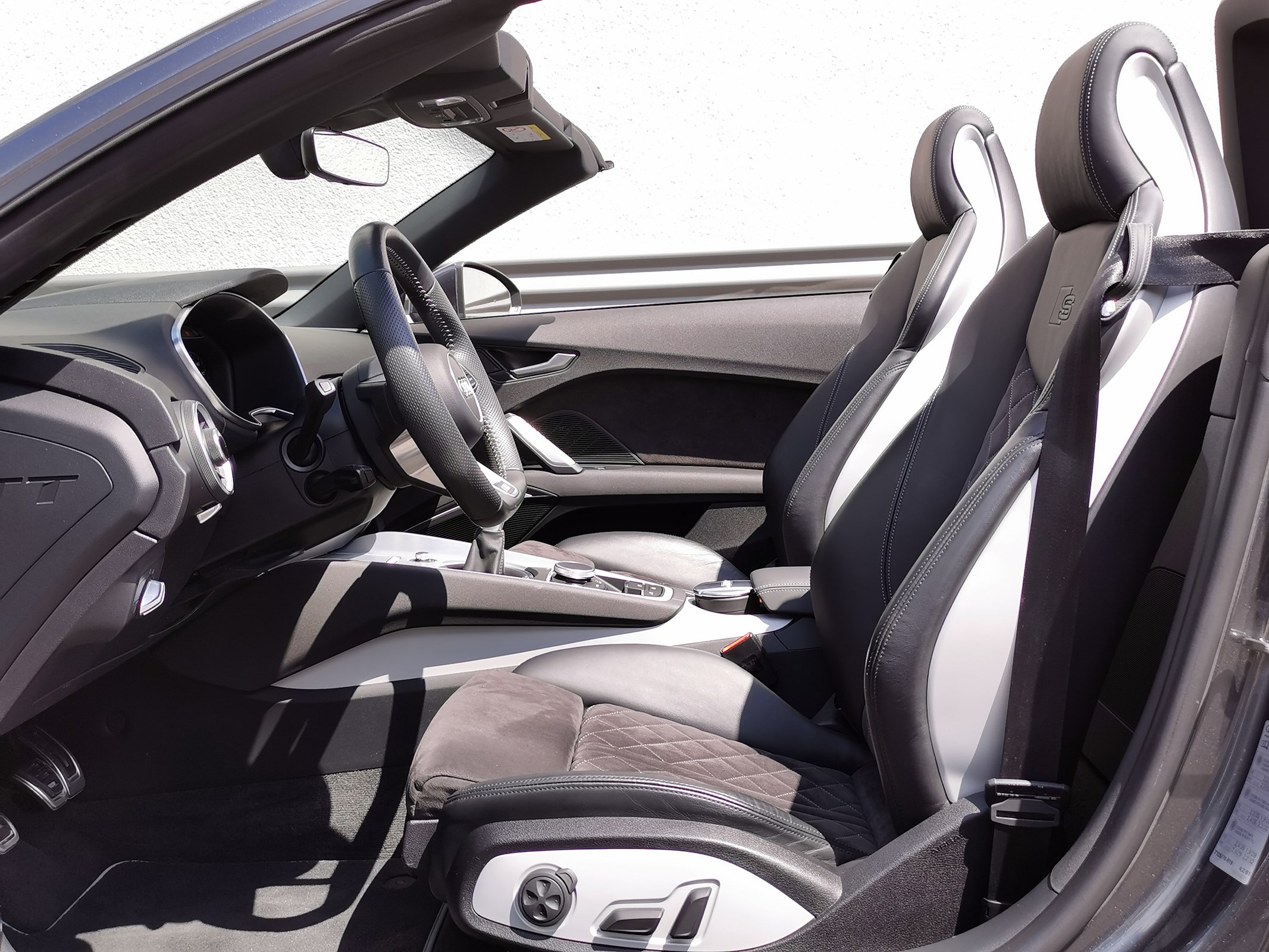 AUDI TT Roadster 2.0 TFSI — photo 7