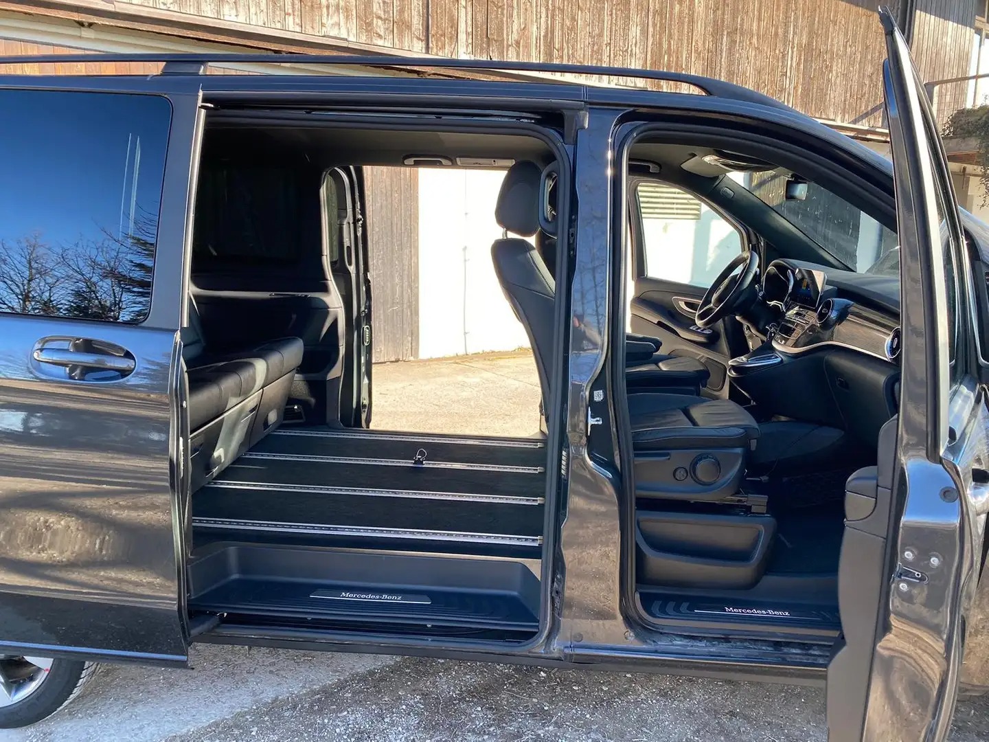 Mercedes-Benz V 300 d Long 4MATIC 9G-TRONIC Avantgarde with AIRMATIC suspension — photo 3