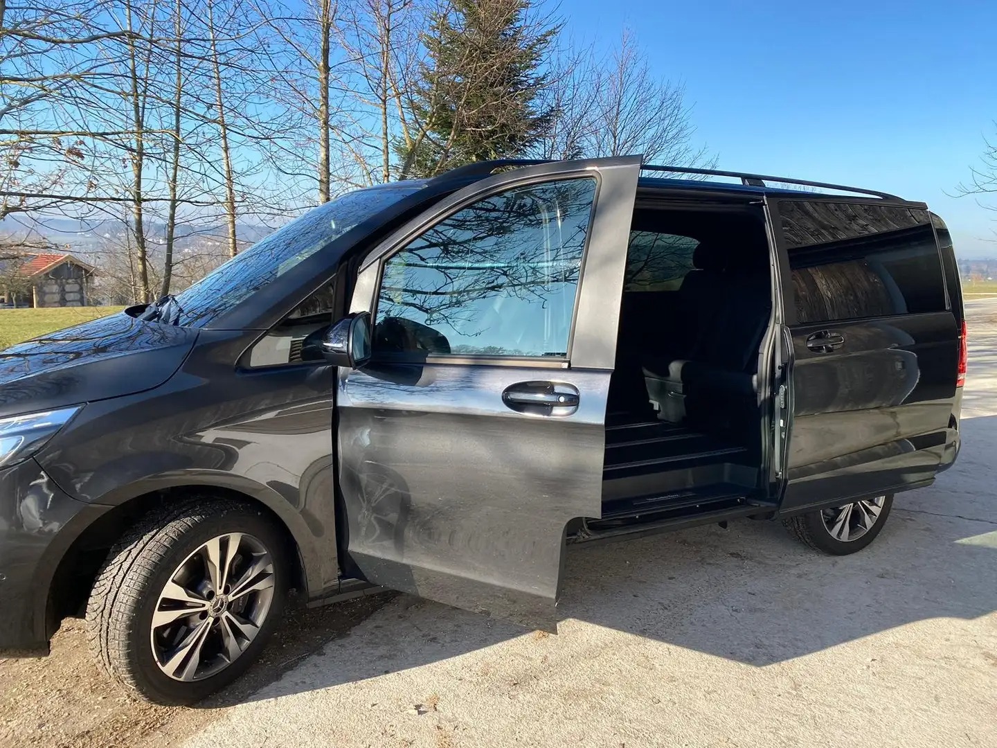 Mercedes-Benz V 300 d Long 4MATIC 9G-TRONIC Avantgarde with AIRMATIC suspension — photo 4