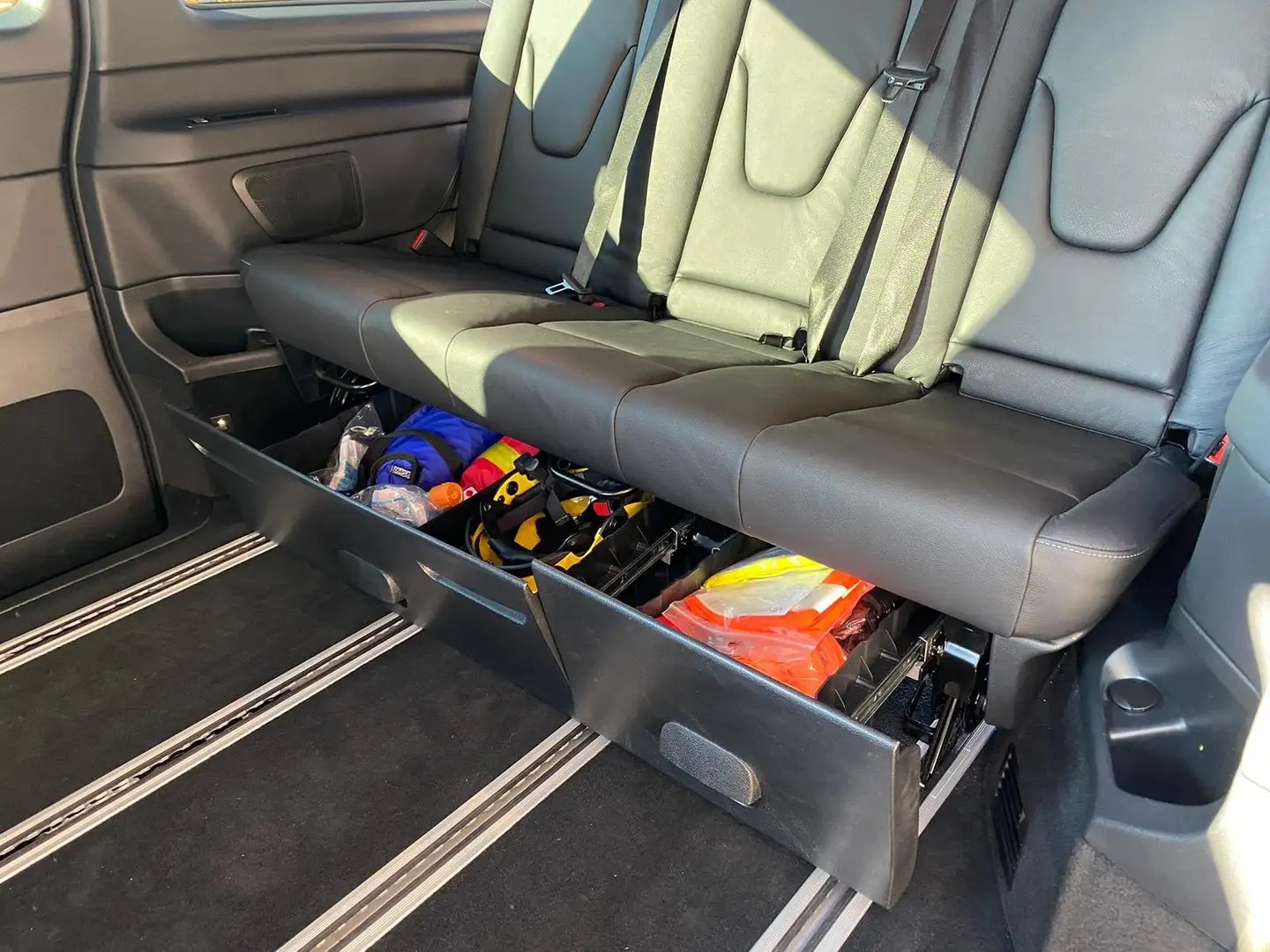 Mercedes-Benz V 300 d Long 4MATIC 9G-TRONIC Avantgarde with AIRMATIC suspension — photo 12