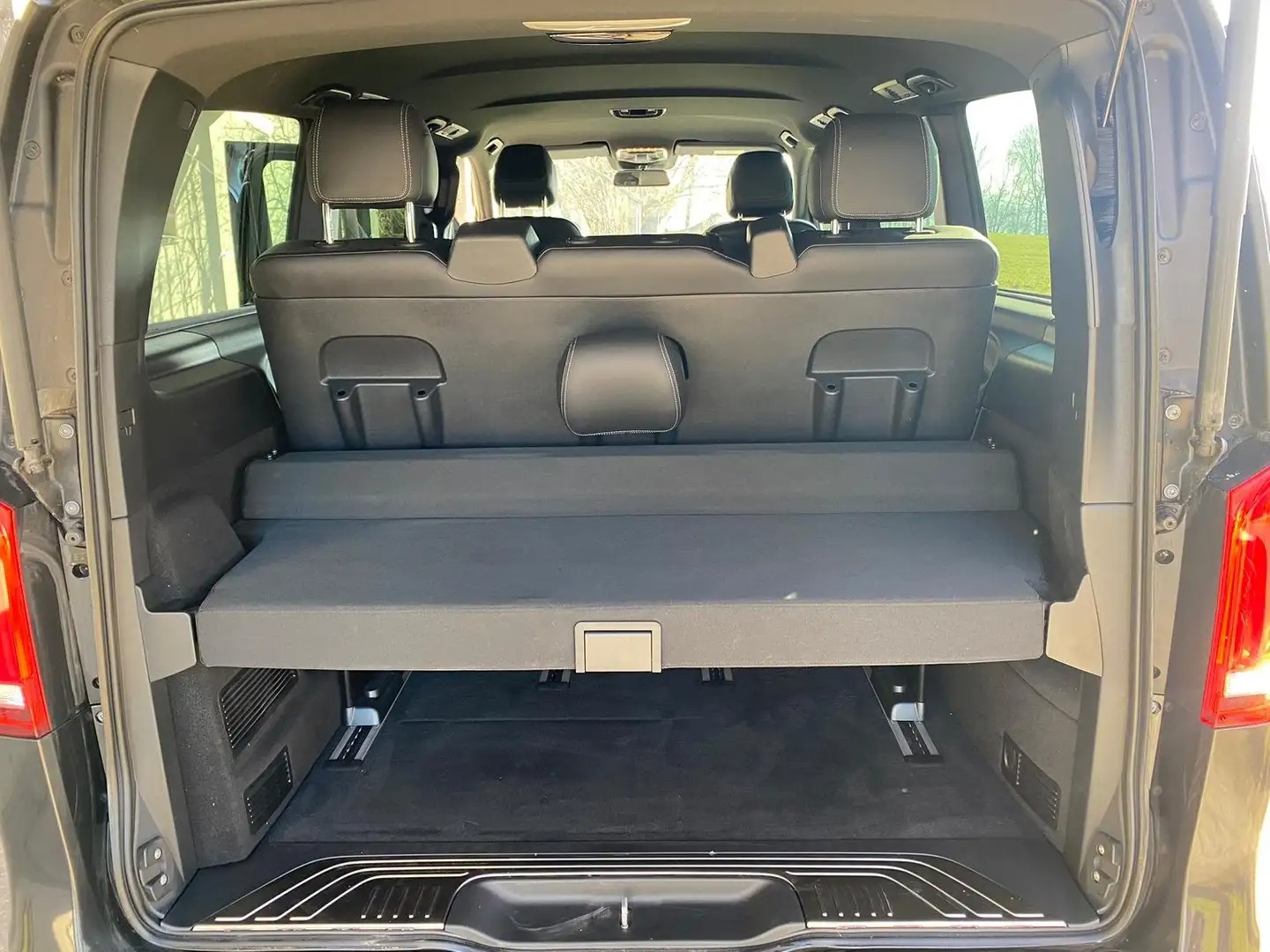 Mercedes-Benz V 300 d Long 4MATIC 9G-TRONIC Avantgarde with AIRMATIC suspension — photo 17