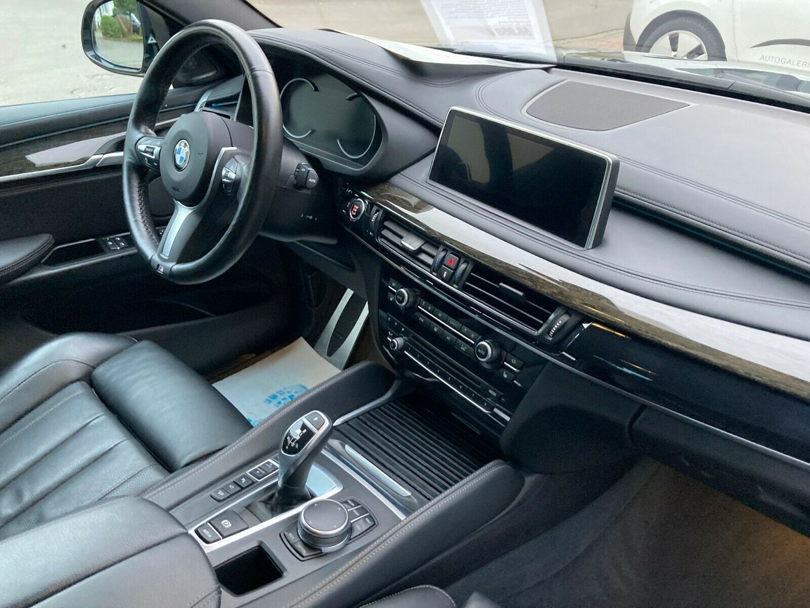 BMW 335d xDrive *M-Sport* Steptronic — fotografie 9