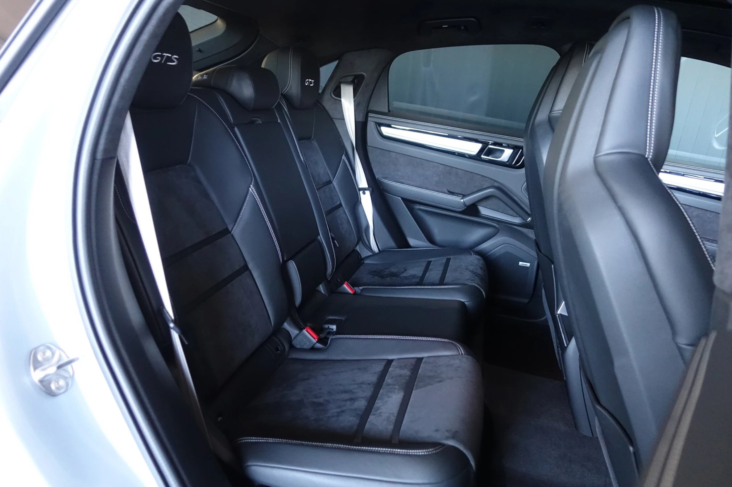 PORSCHE Cayenne GTS Coupé — photo 3