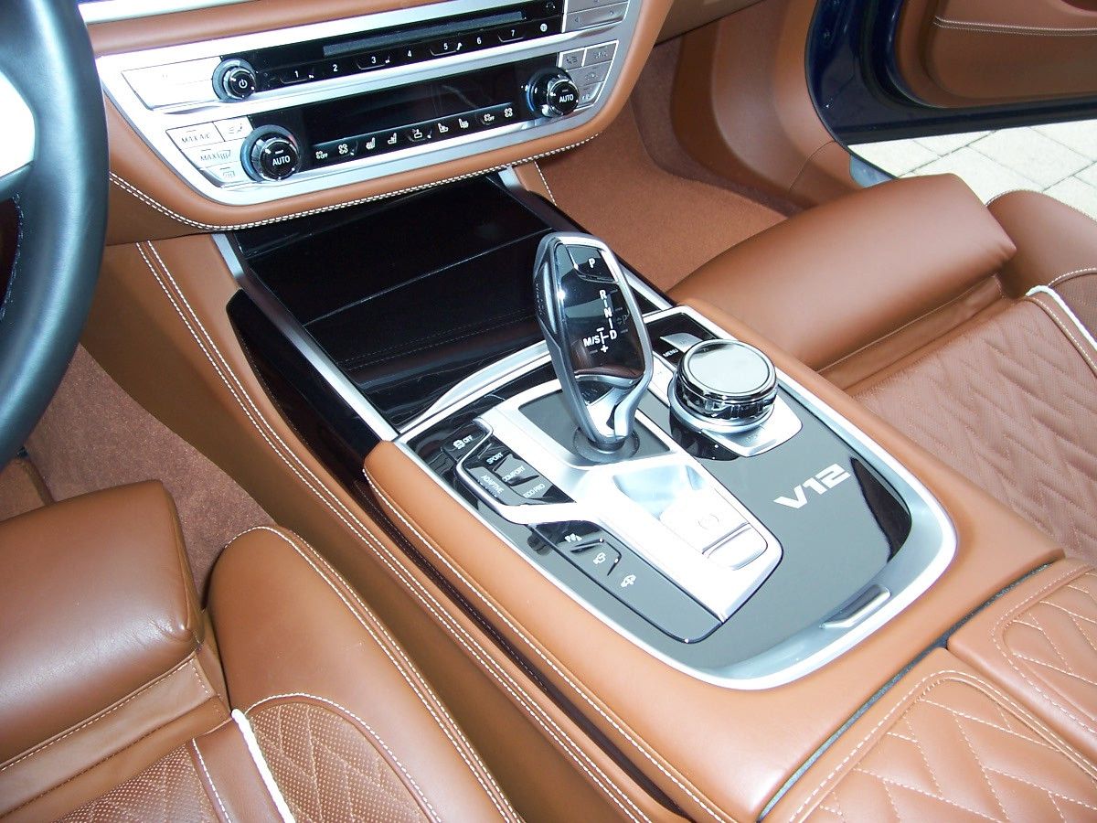 BMW M760Li xDrive 3xTV/B&W/Sky/Lounge — photo 11