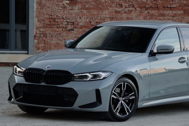 BMW 330e xDrive-M-SPORT — photo 4