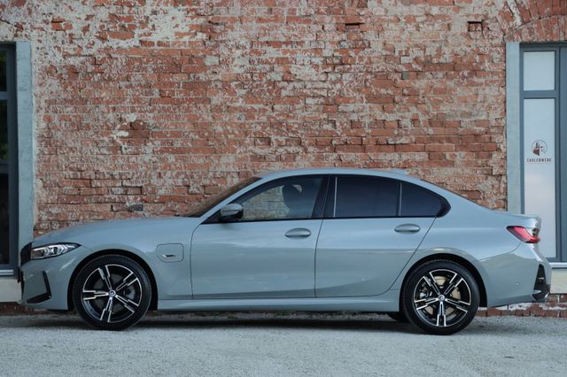 BMW 330e xDrive-M-SPORT — photo 10