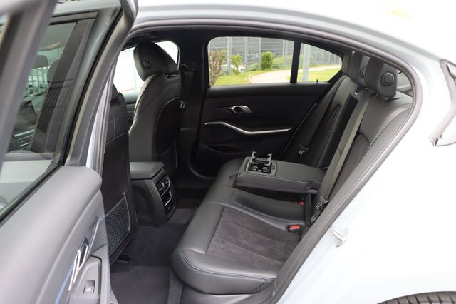 BMW 330e xDrive-M-SPORT — photo 12