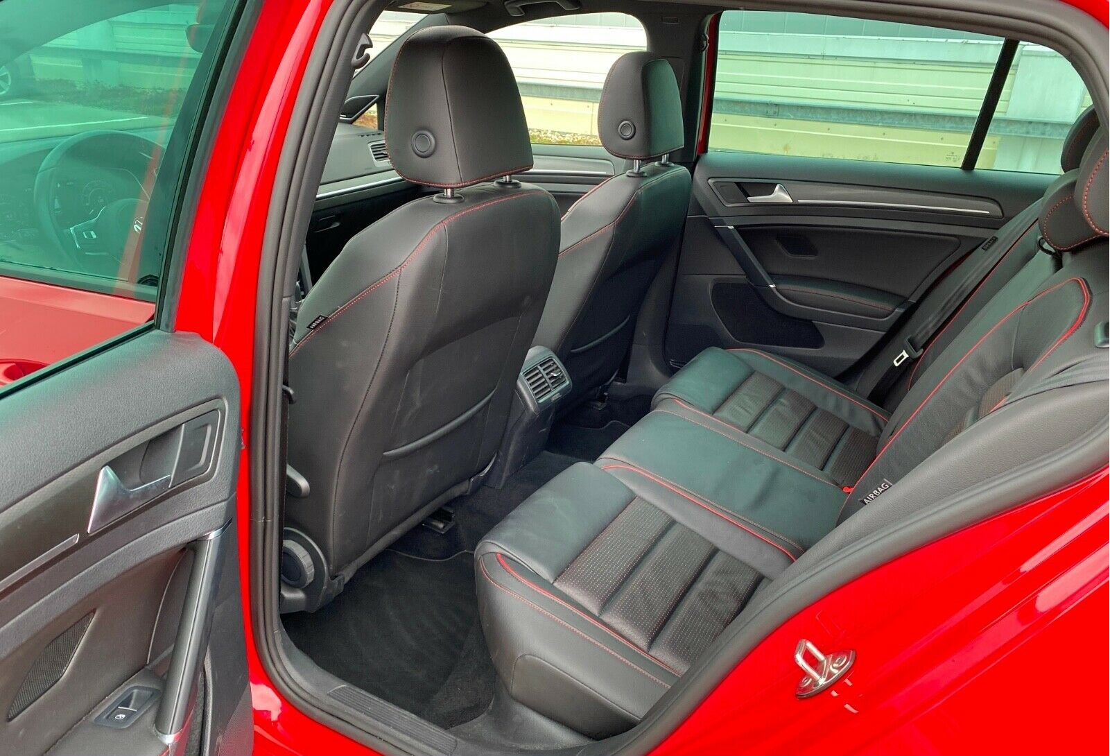 Volkswagen Golf GTI — photo 9