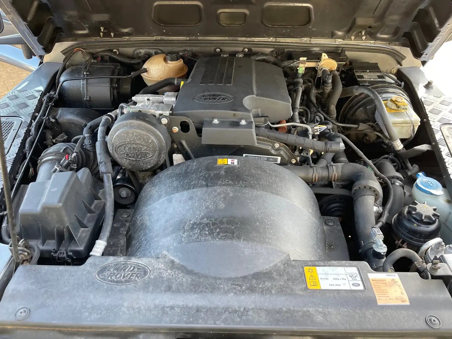 Land Rover Defender 110 DPF Station Wagon LXV — fotografie 11