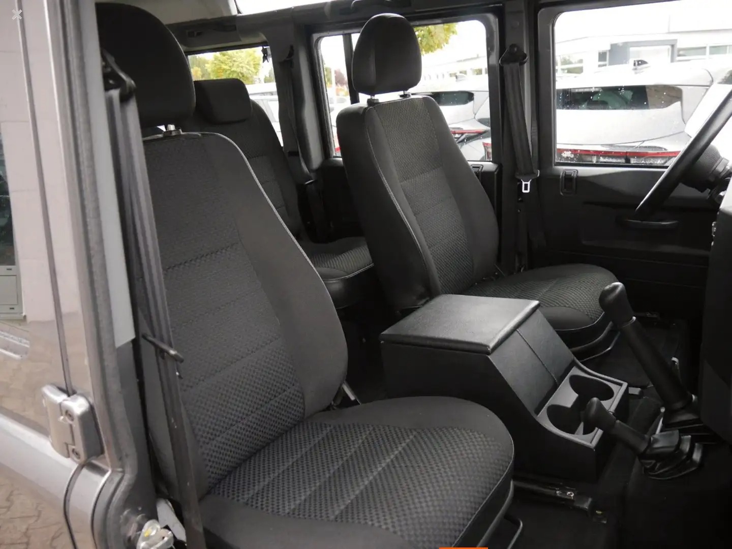 Land Rover Defender 110 DPF Station Wagon LXV — fotografie 14