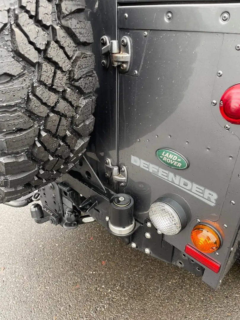 Land Rover Defender 110 DPF Station Wagon LXV — fotografie 7