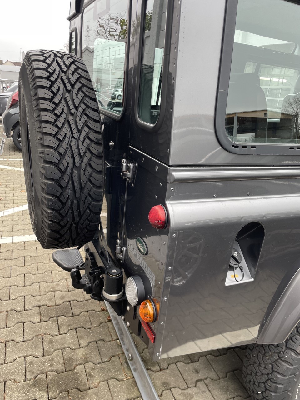 Land Rover Defender 110 DPF Station Wagon LXV — fotografie 15