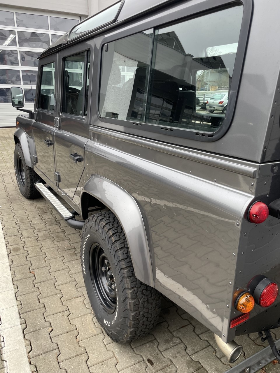 Land Rover Defender 110 DPF Station Wagon LXV — fotografie 16