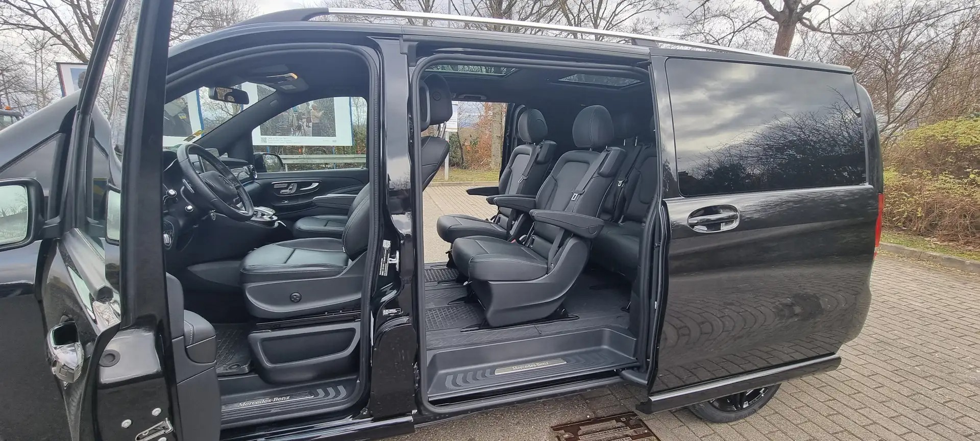 Mercedes-Benz V 300d Compact 4MATIC 9G-TRONIC Edition — fotografie 15