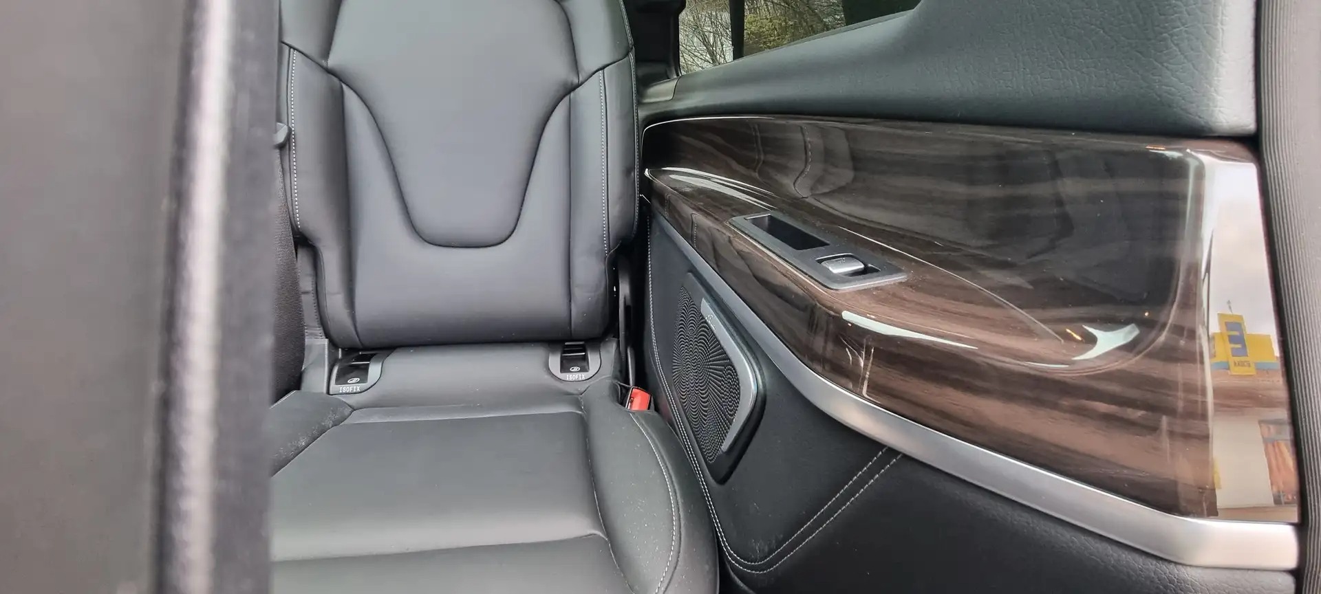 Mercedes-Benz V 300d Compact 4MATIC 9G-TRONIC Edition — fotografie 12