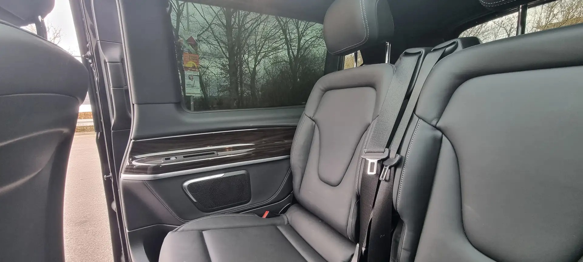 Mercedes-Benz V 300d Compact 4MATIC 9G-TRONIC Edition — fotografie 13