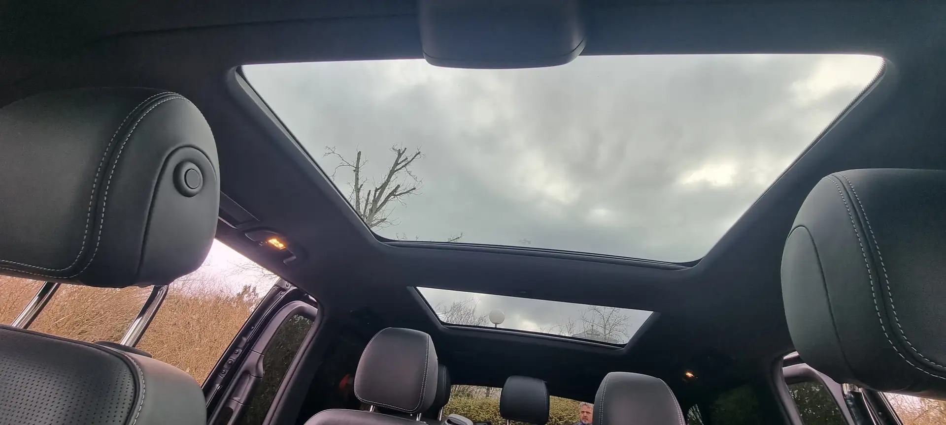 Mercedes-Benz V 300d Compact 4MATIC 9G-TRONIC Edition — fotografie 9