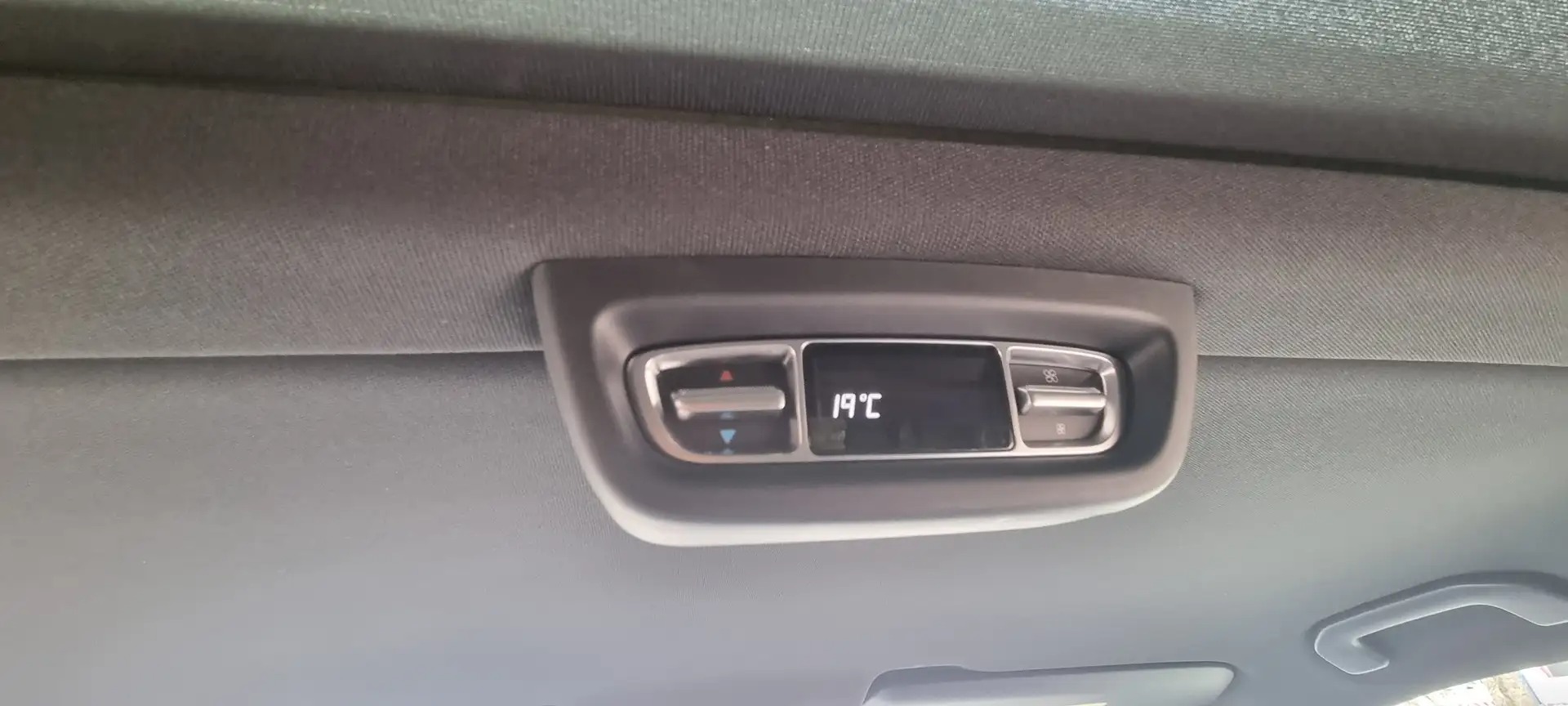 Mercedes-Benz V 300d Compact 4MATIC 9G-TRONIC Edition — fotografie 16