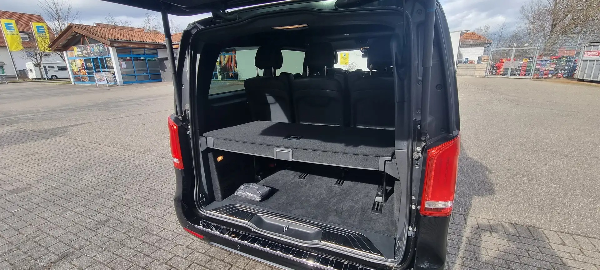 Mercedes-Benz V 300d Compact 4MATIC 9G-TRONIC Edition — fotografie 17