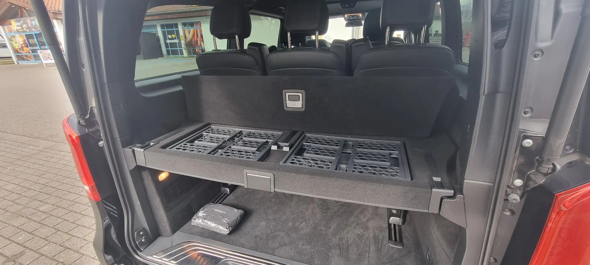 Mercedes-Benz V 300d Compact 4MATIC 9G-TRONIC Edition — fotografie 18