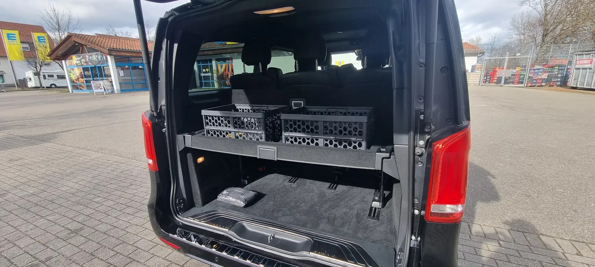 Mercedes-Benz V 300d Compact 4MATIC 9G-TRONIC Edition — fotografie 19