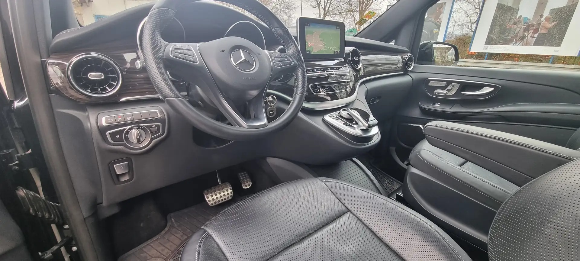 Mercedes-Benz V 300d Compact 4MATIC 9G-TRONIC Edition — fotografie 8