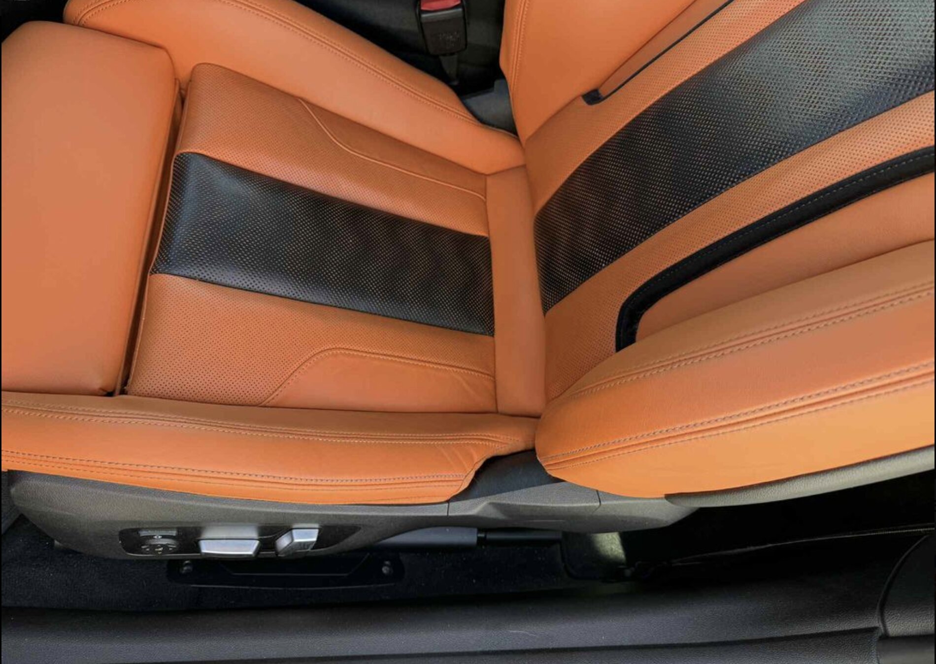 Bmw M4 Competition Xdrive Carbon — fotografie 17