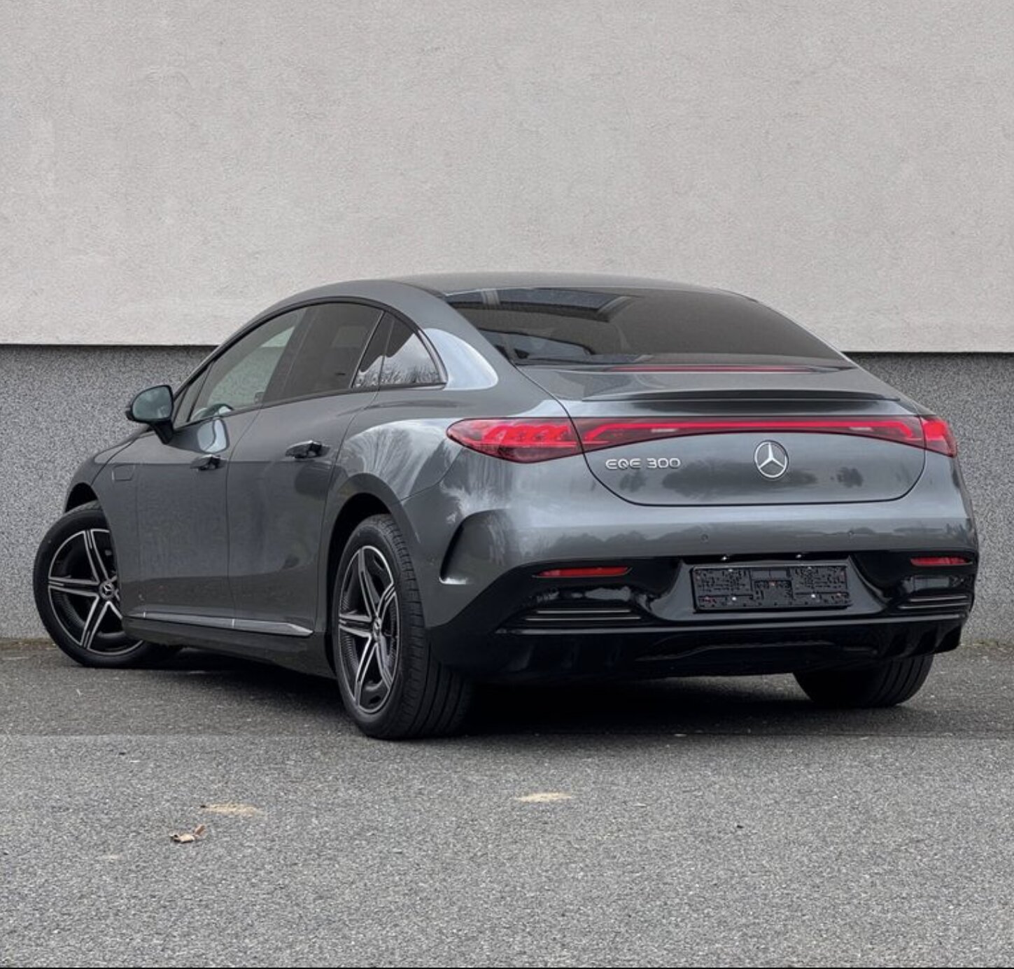 Mercedes-Benz EQE 300 AMG — fotografie 3