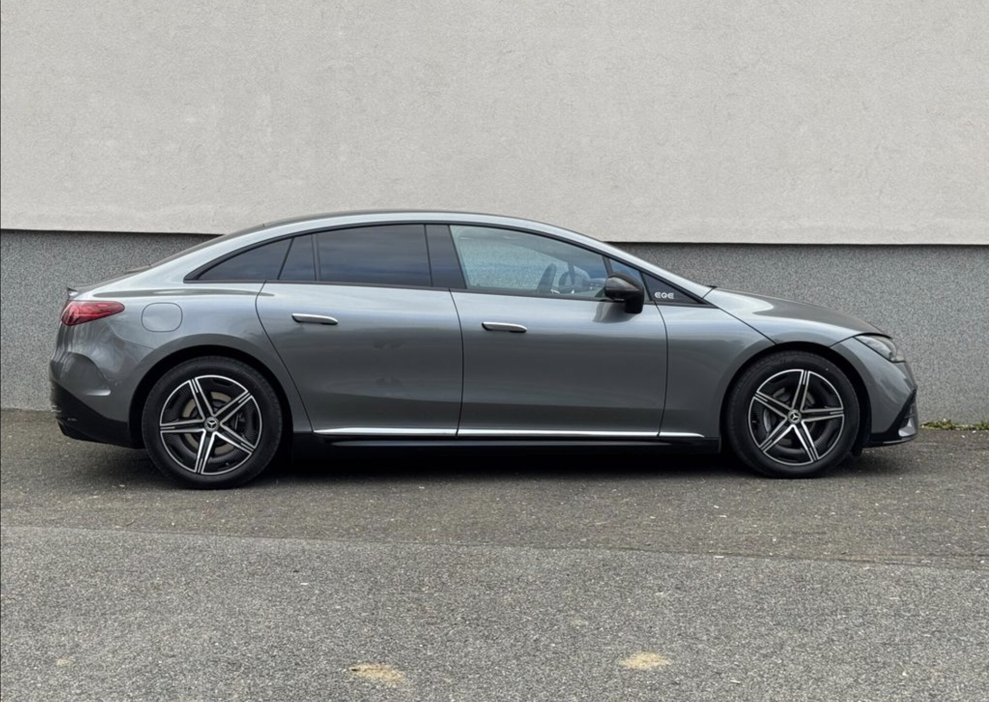 Mercedes-Benz EQE 300 AMG — fotografie 4