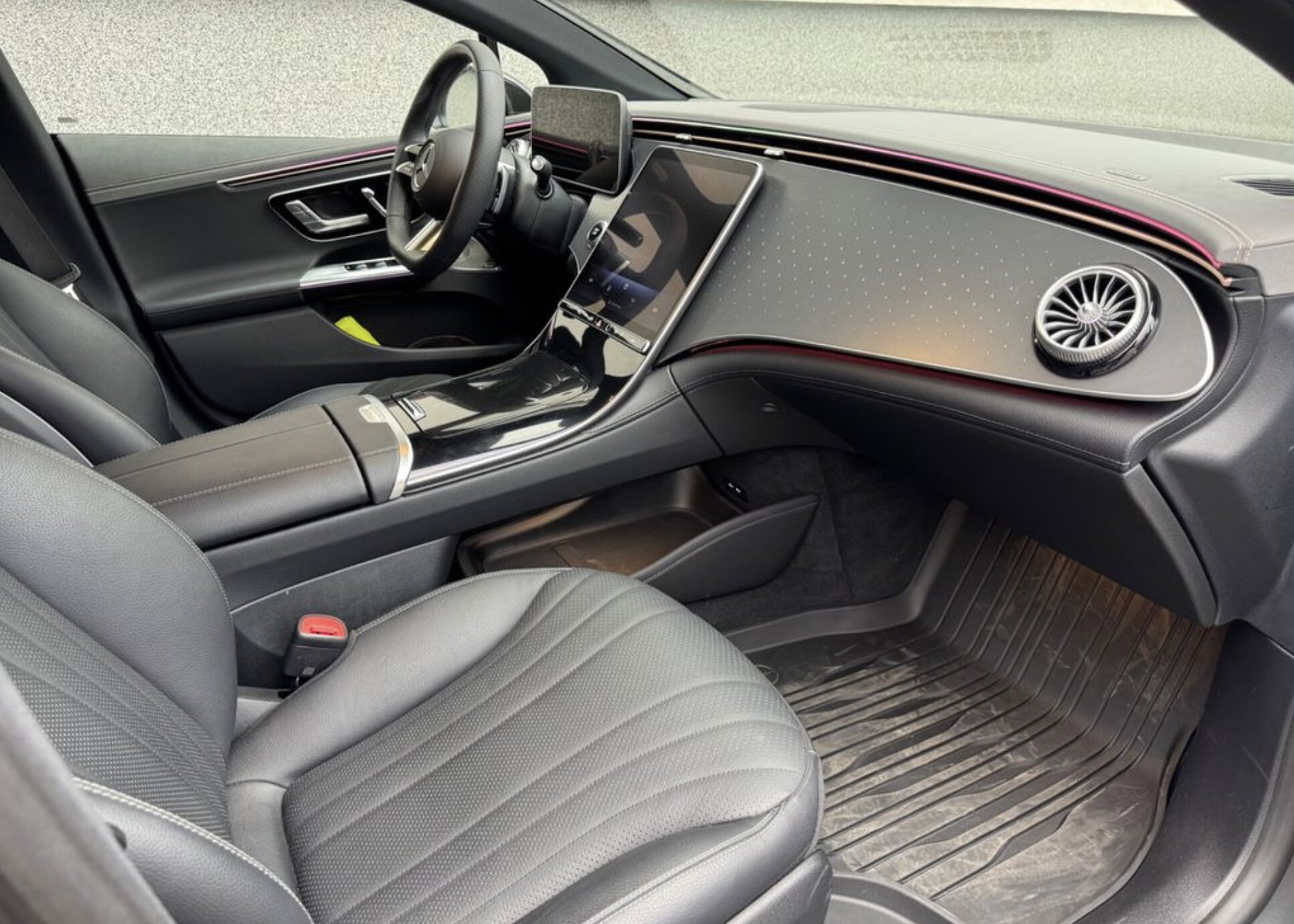 Mercedes-Benz EQE 300 AMG — fotografie 10