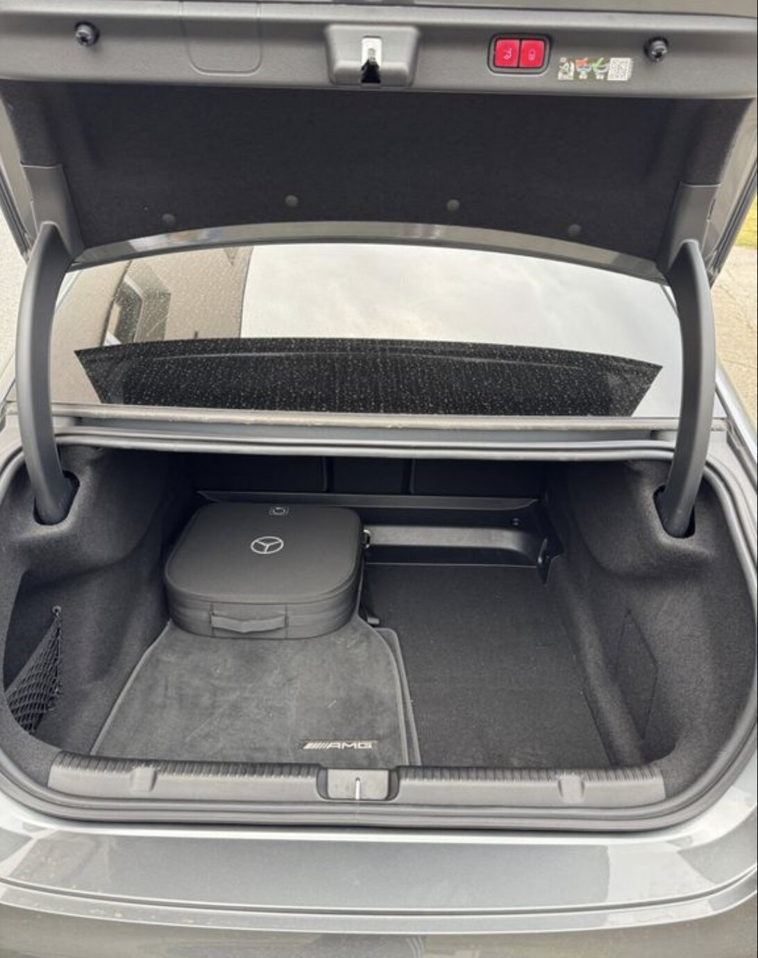 Mercedes-Benz EQE 300 AMG — fotografie 14