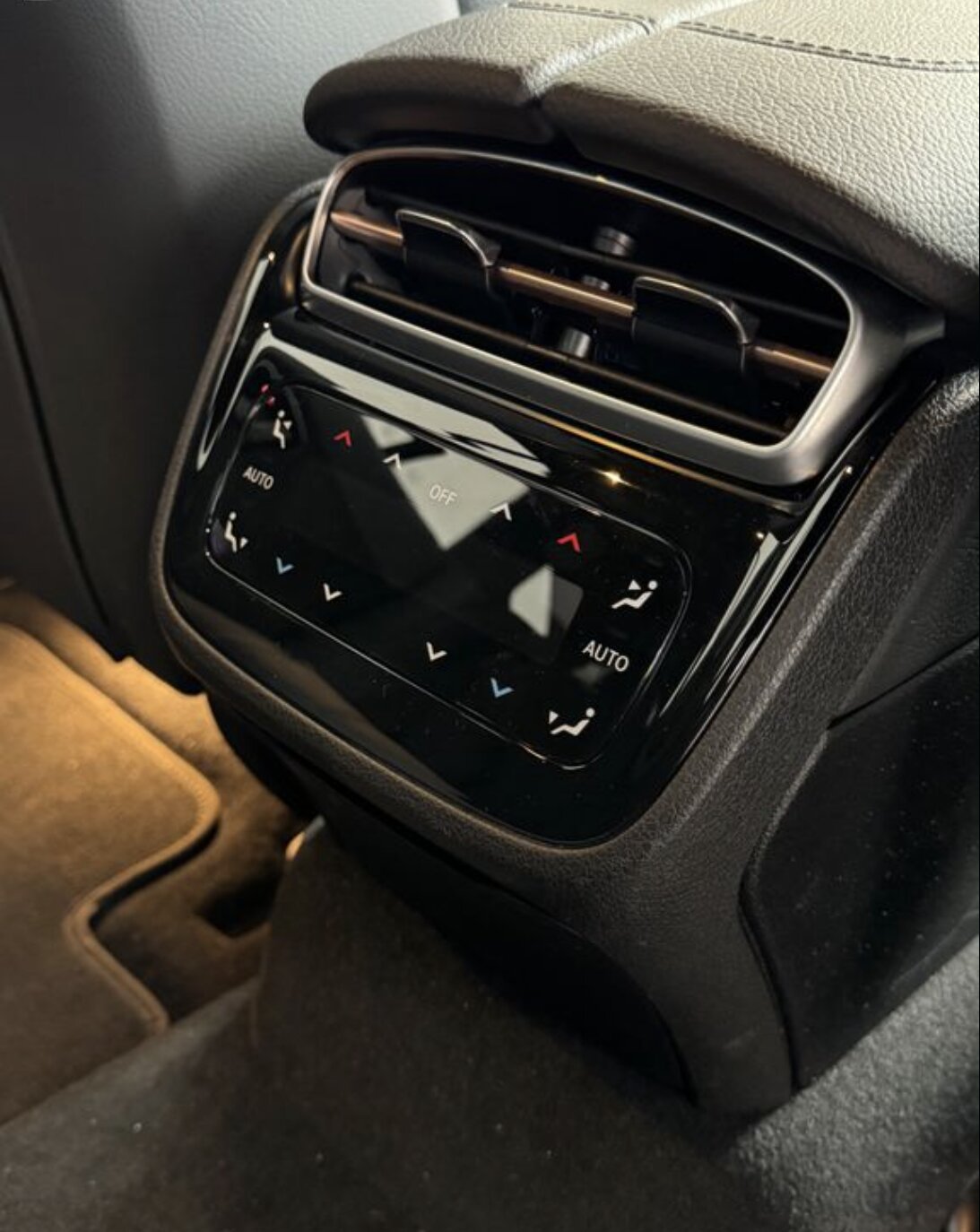 Mercedes-Benz EQE 300 AMG — fotografie 15