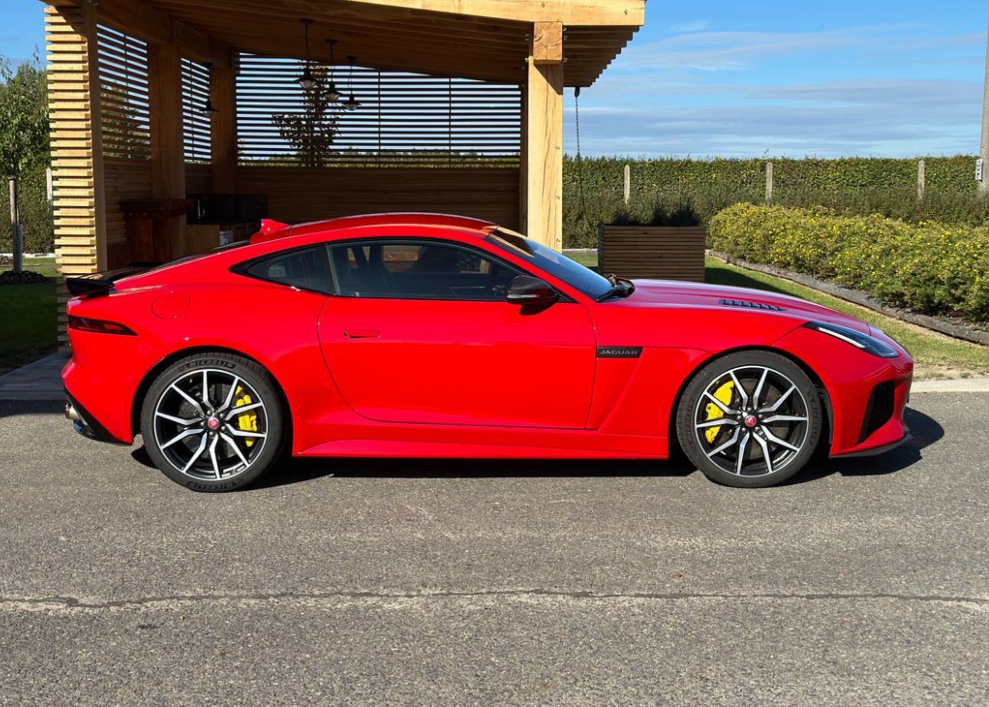2019 Jaguar F-Type SVR 5.0 — fotografie 3