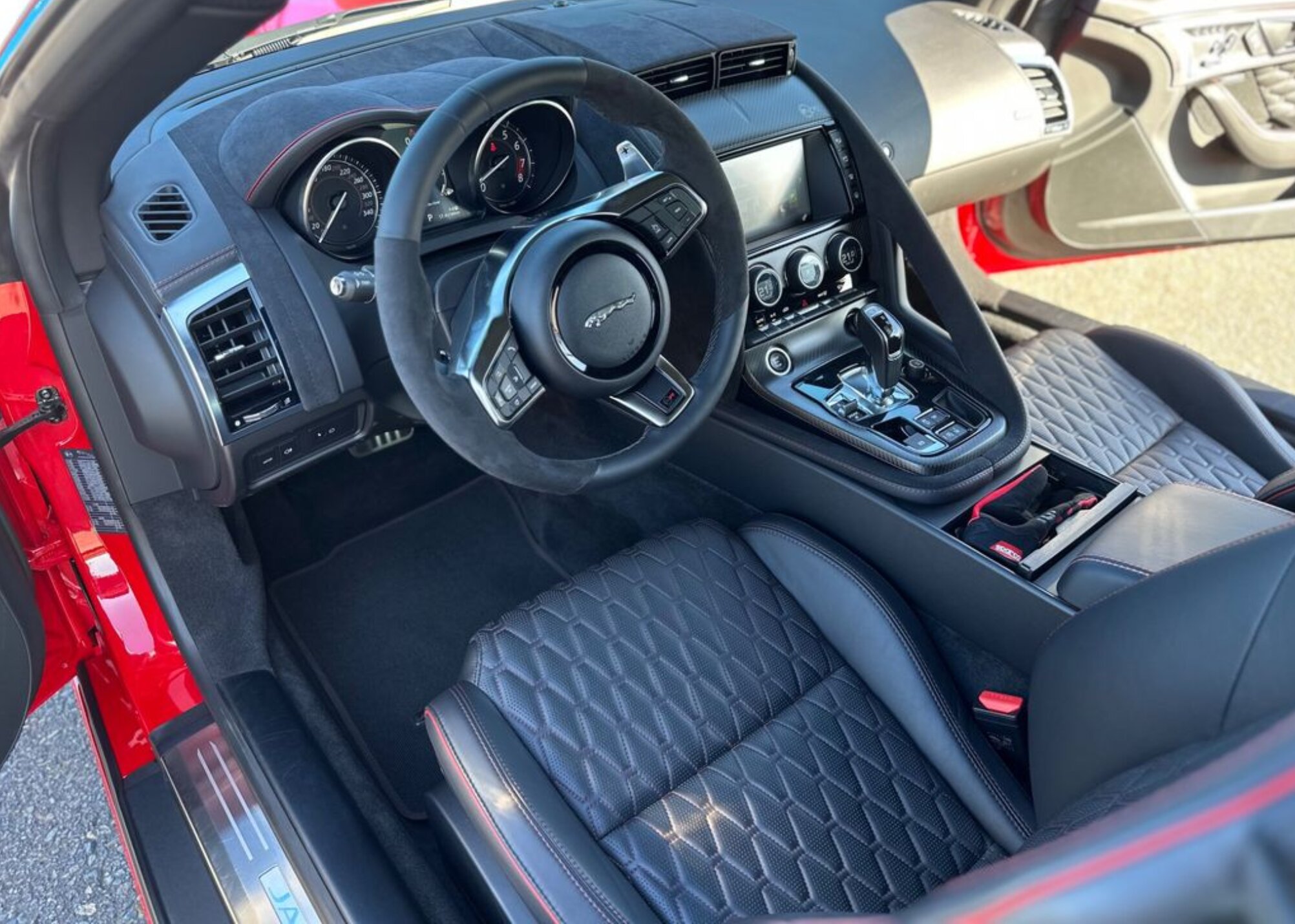 2019 Jaguar F-Type SVR 5.0 — fotografie 12