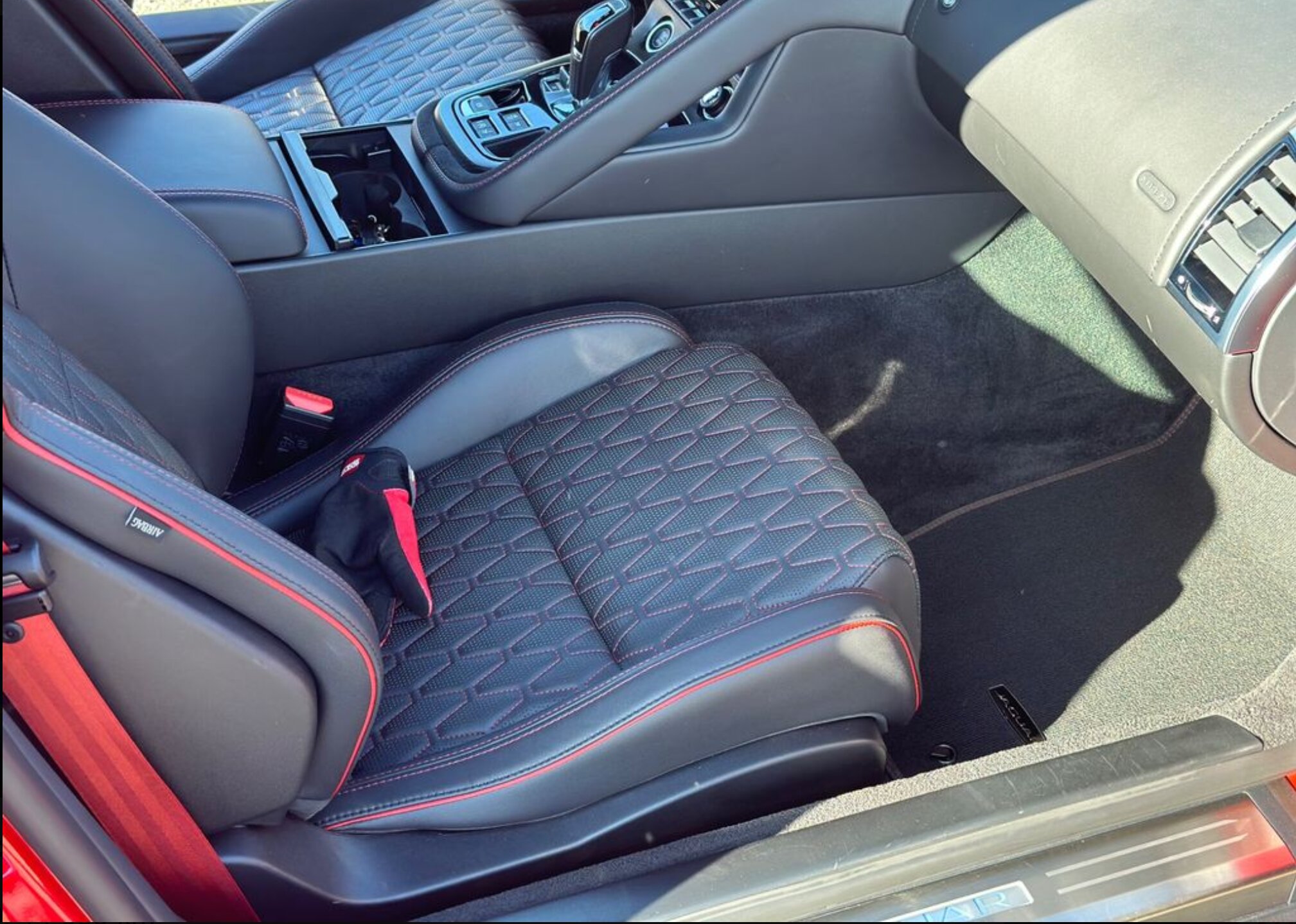 2019 Jaguar F-Type SVR 5.0 — fotografie 14