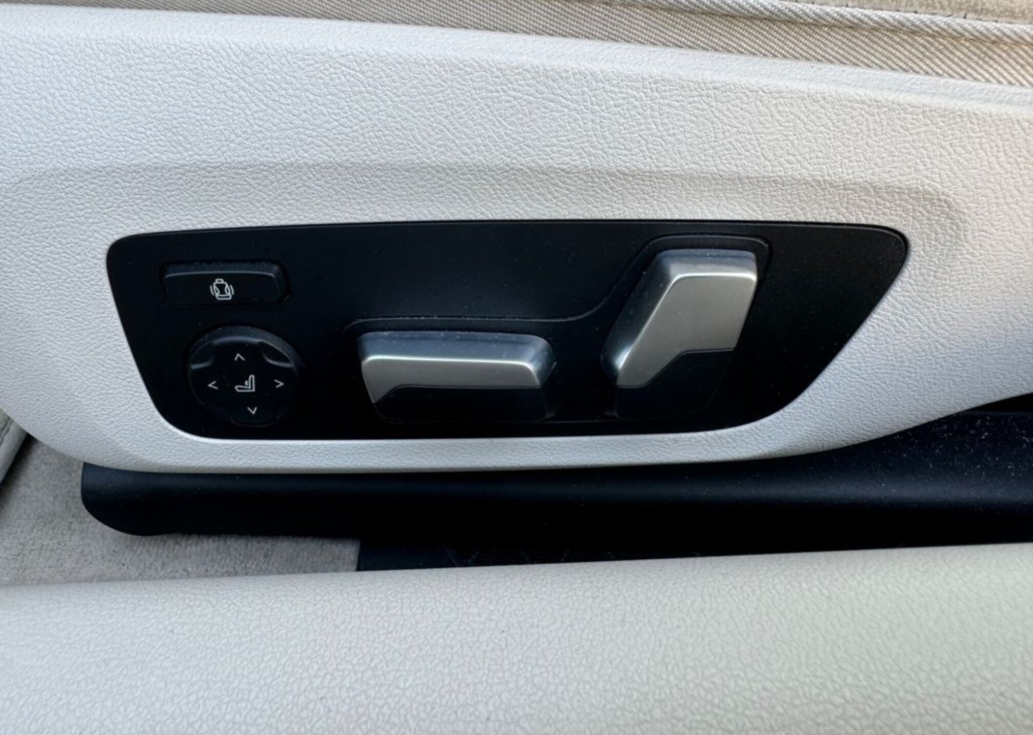 BMW 840d Xdrive Cabrio — fotografie 11