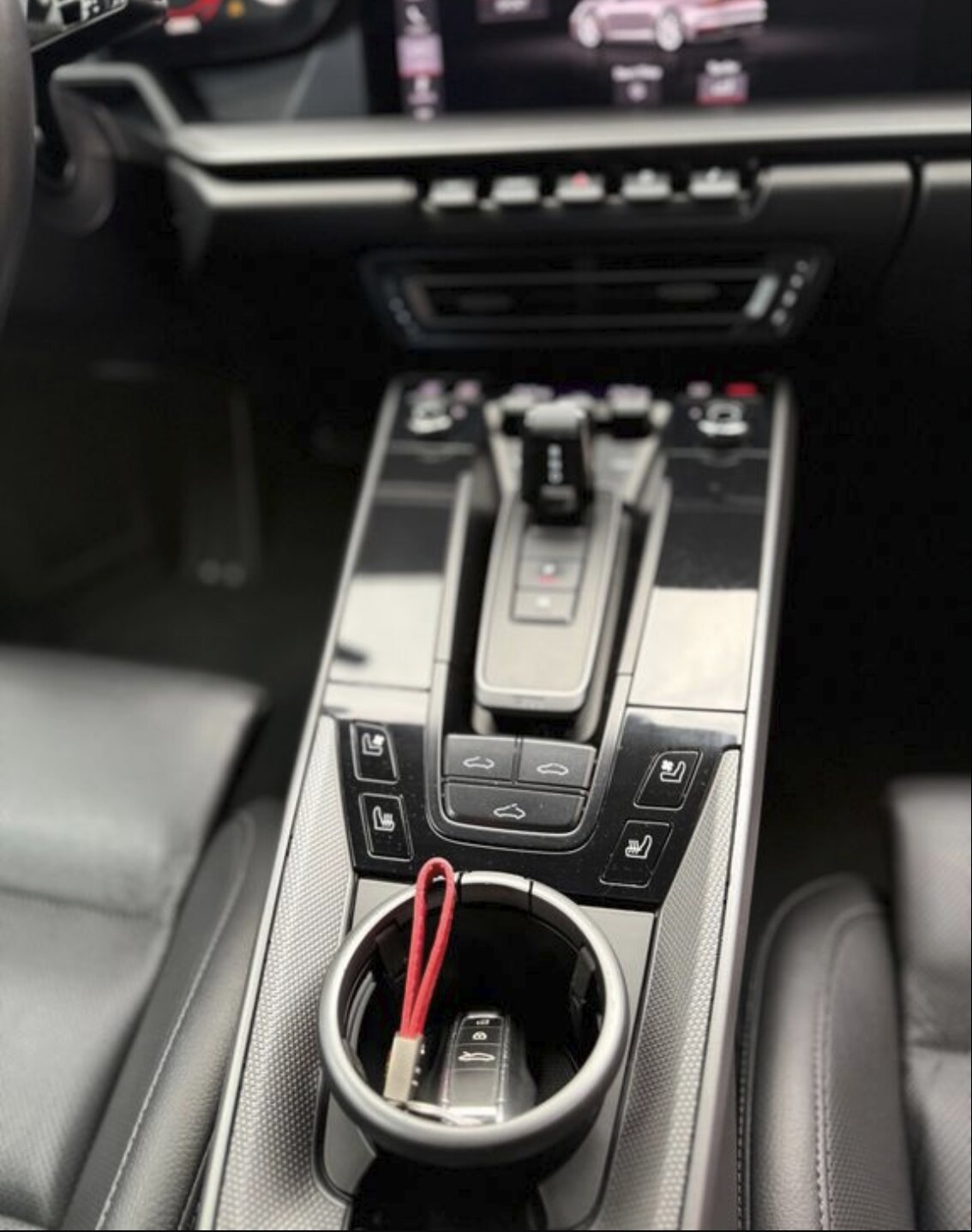 Porsche 911 Carrera 4 — zdjęcie 15