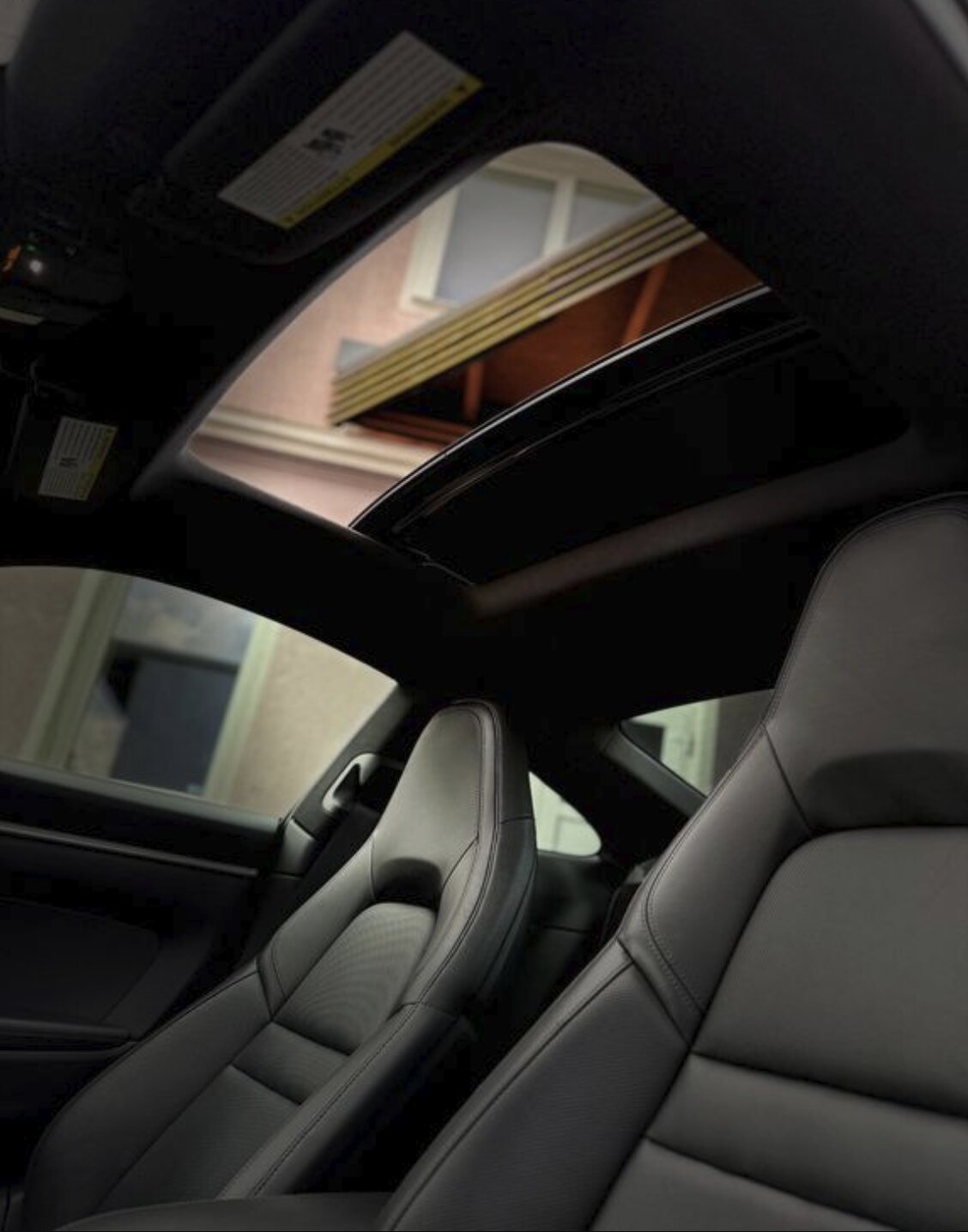 Porsche 911 Carrera 4 — zdjęcie 13