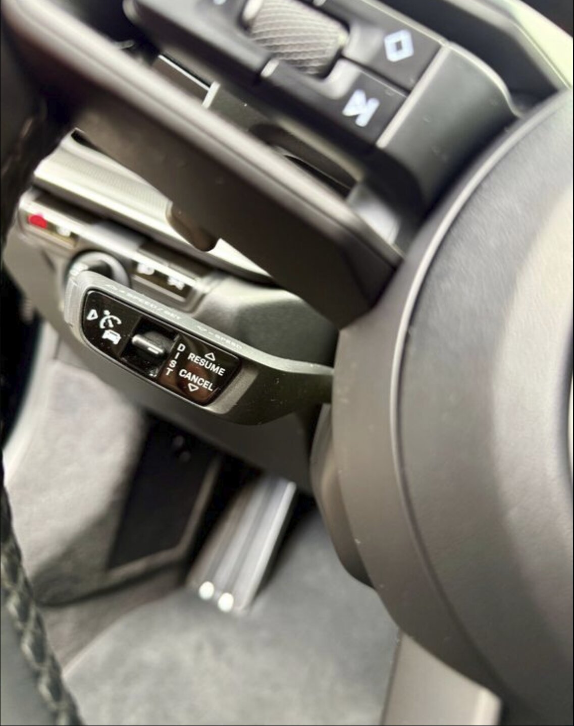 Porsche 911 Carrera 4 — zdjęcie 14