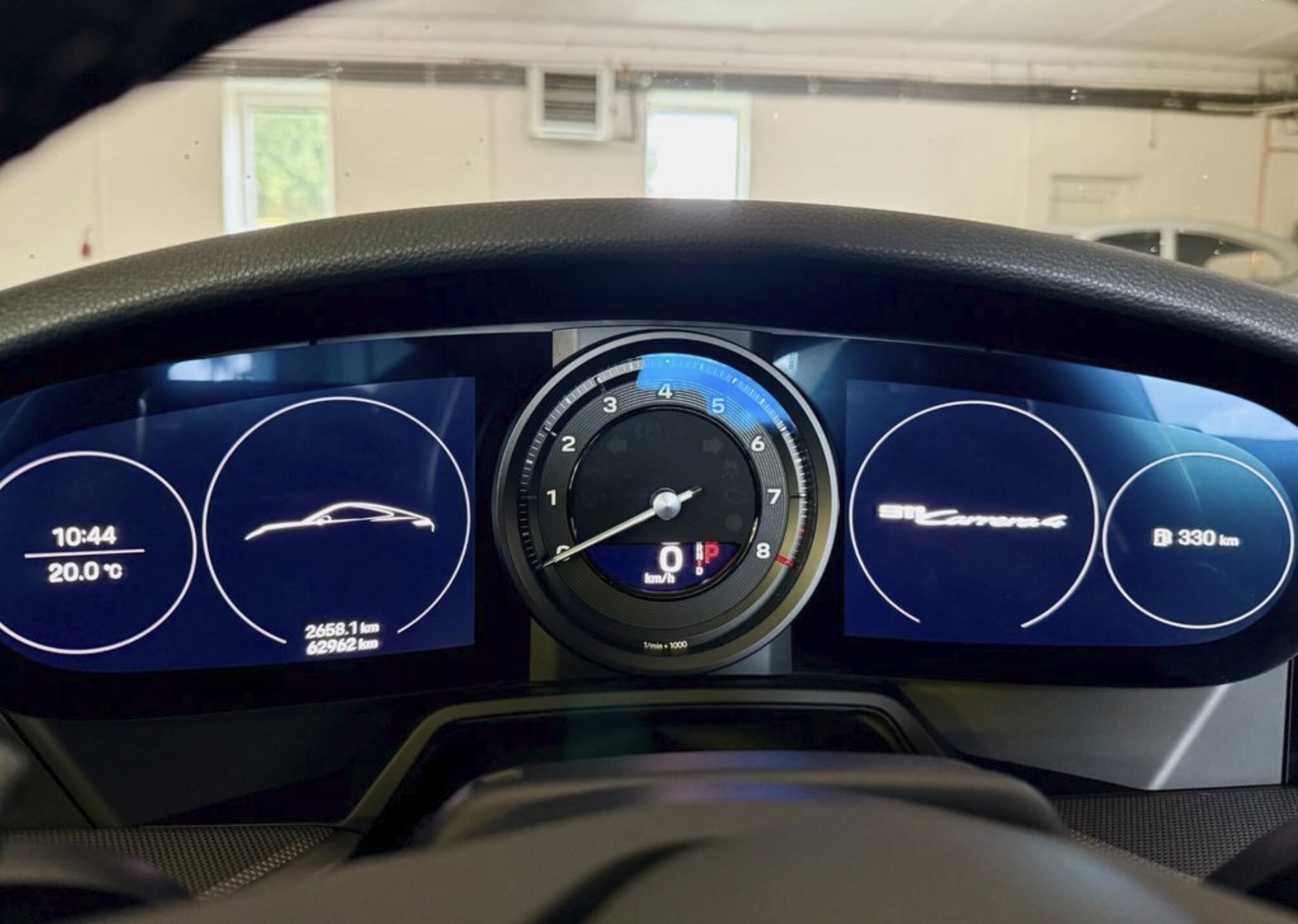 Porsche 911 Carrera 4 — zdjęcie 16