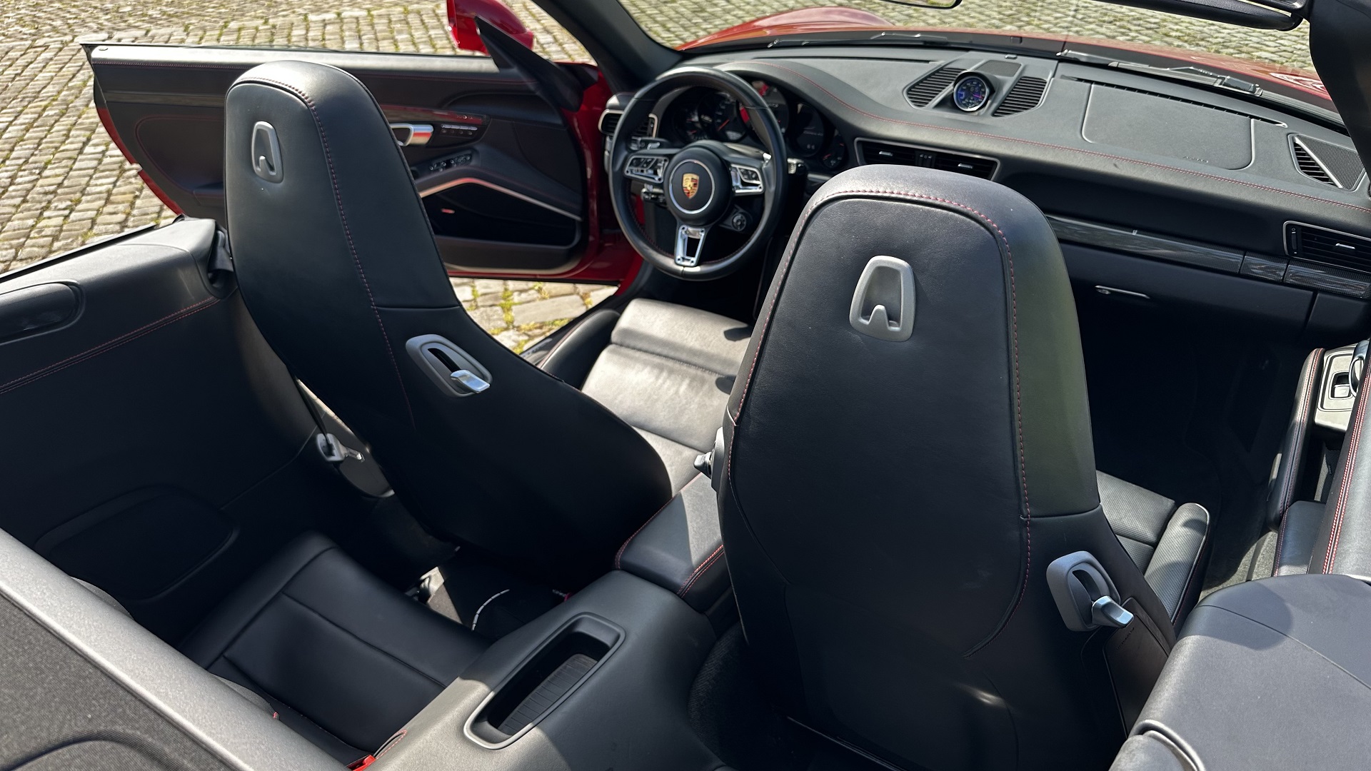 Porsche 911 Carrera 4 GTS Cabrio PDK — fotografie 19