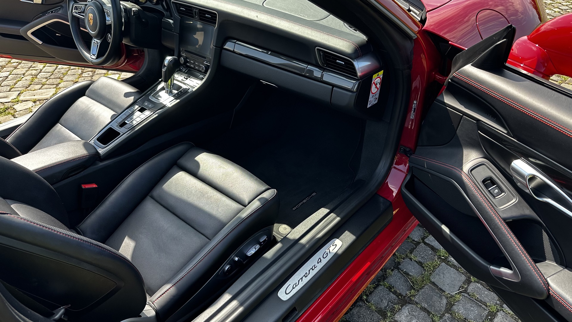 Porsche 911 Carrera 4 GTS Cabrio PDK — fotografie 11