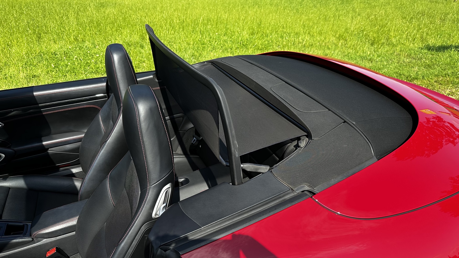 Porsche 911 Carrera 4 GTS Cabrio PDK — fotografie 10