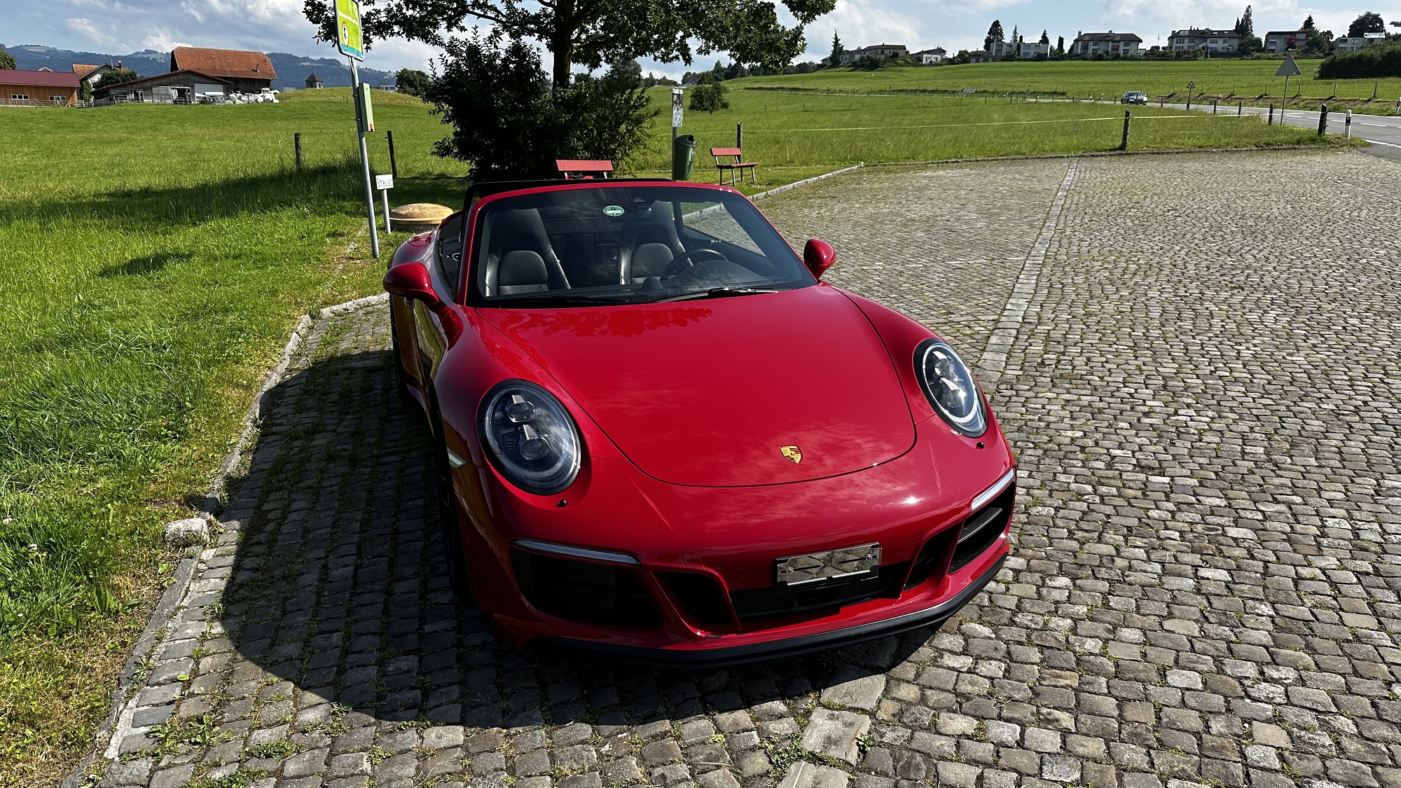 Porsche 911 Carrera 4 GTS Cabrio PDK — fotografie 4