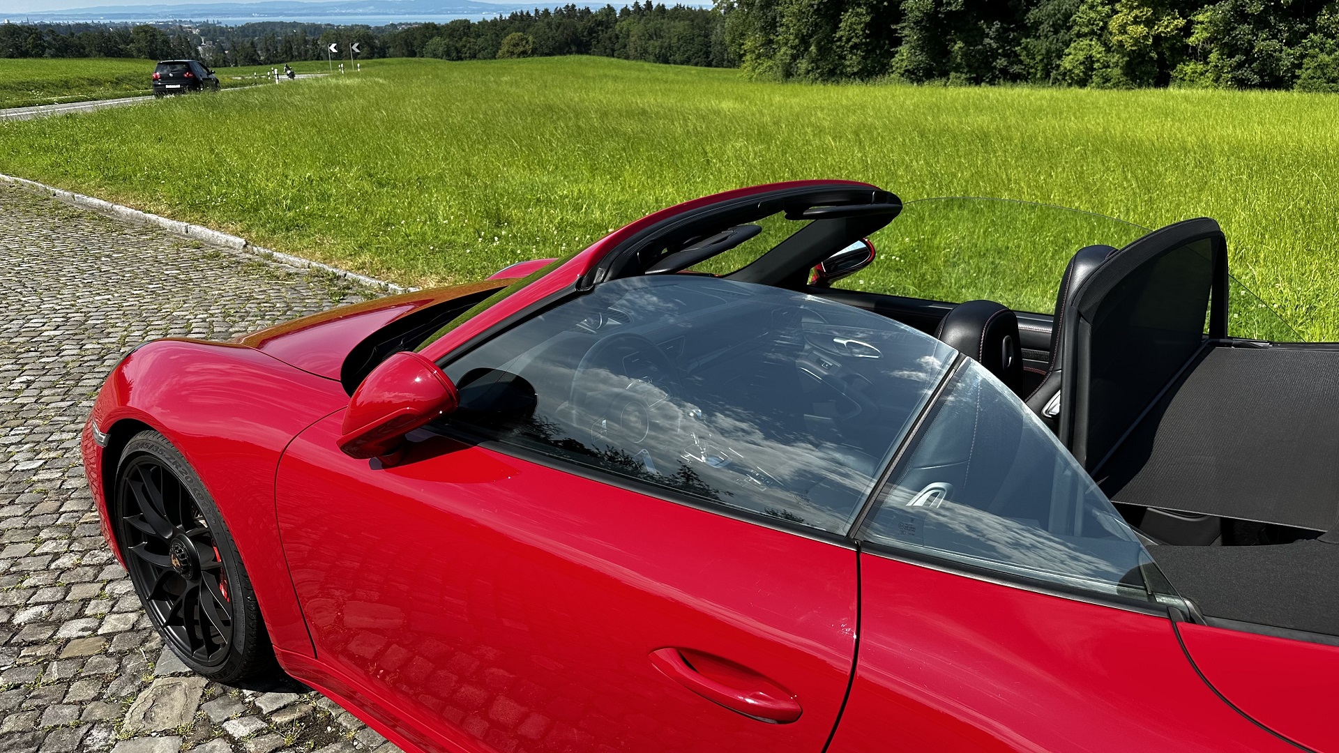 Porsche 911 Carrera 4 GTS Cabrio PDK — fotografie 9