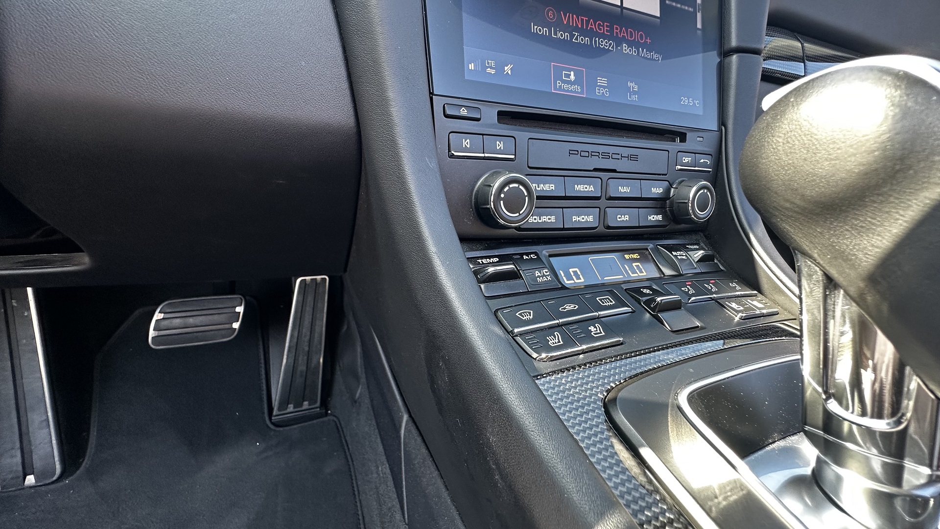 Porsche 911 Carrera 4 GTS Cabrio PDK — fotografie 15