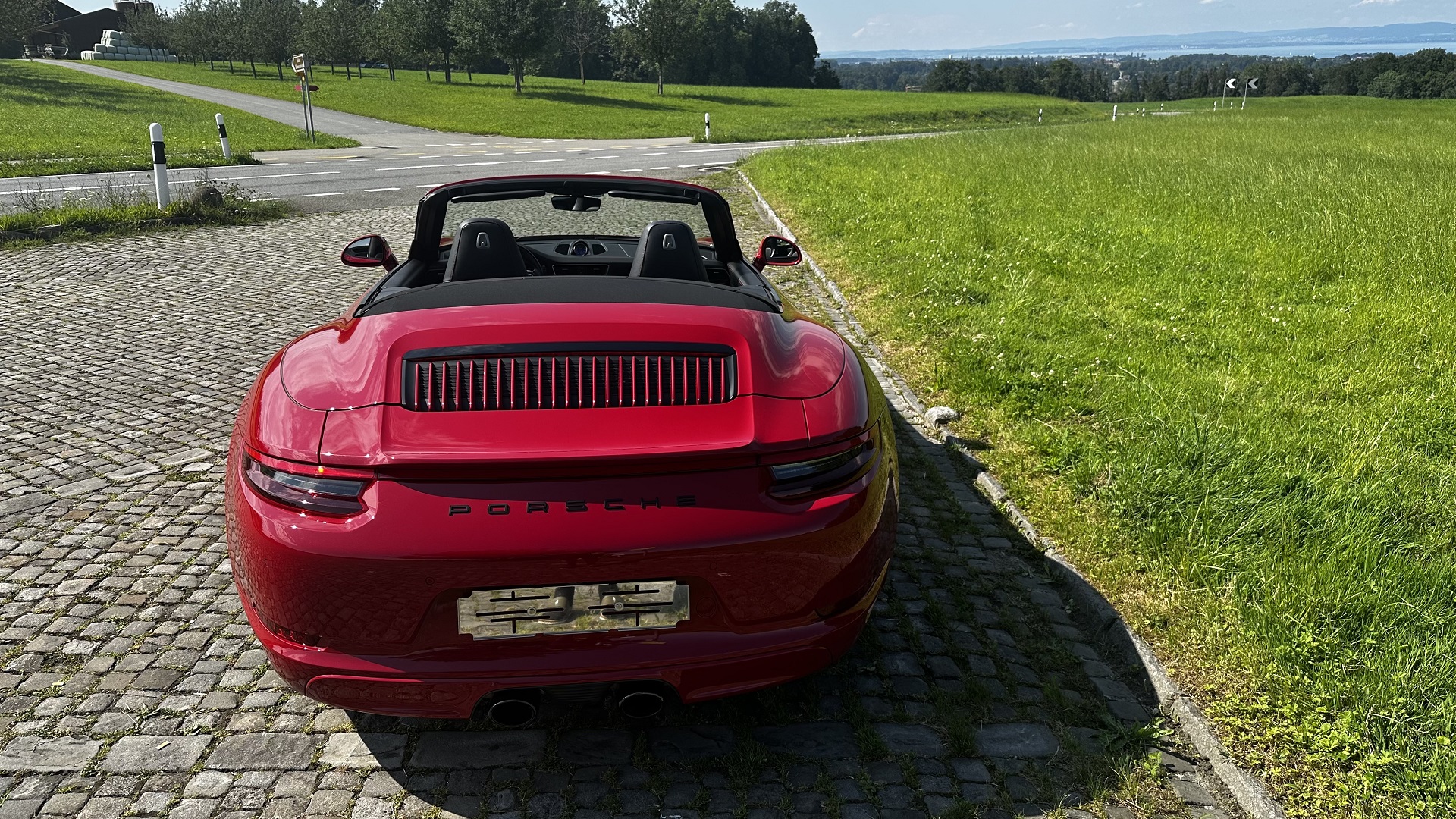 Porsche 911 Carrera 4 GTS Cabrio PDK — fotografie 8