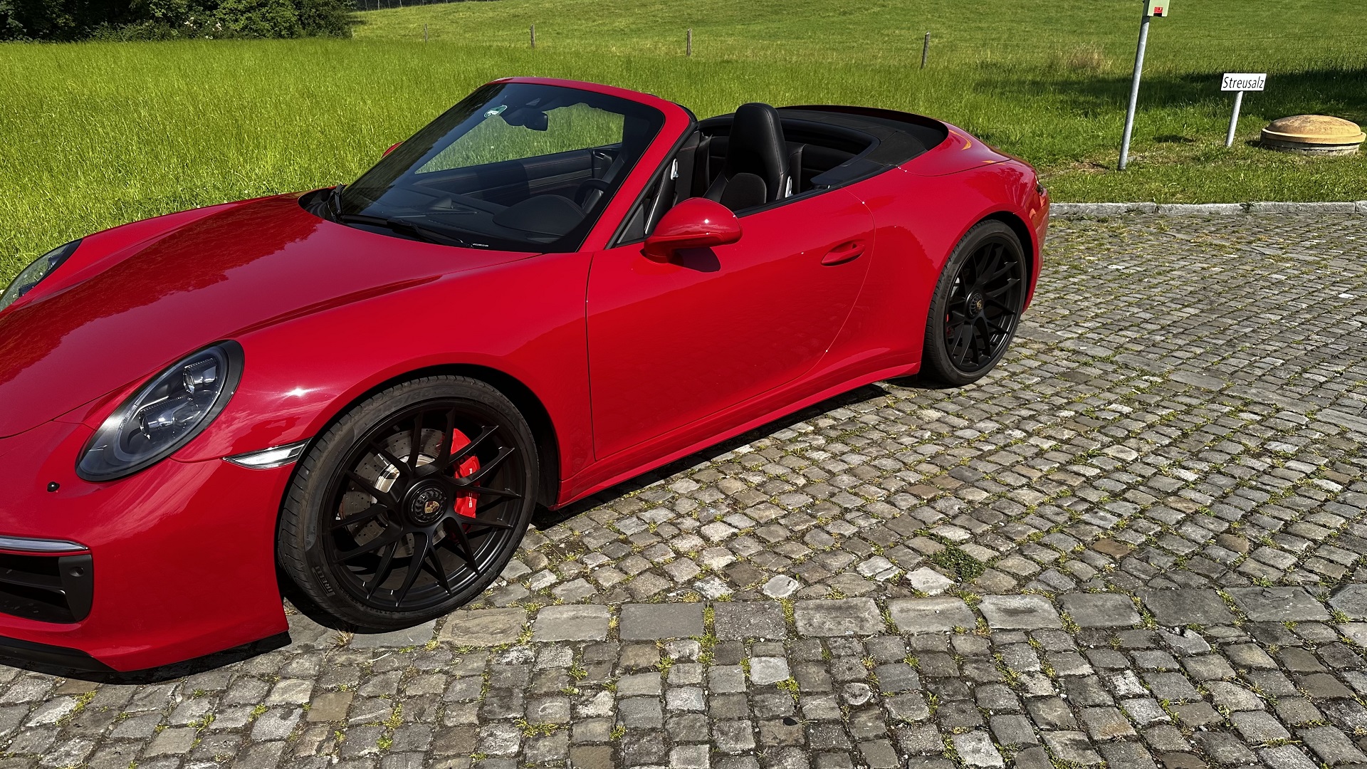 Porsche 911 Carrera 4 GTS Cabrio PDK — fotografie 2