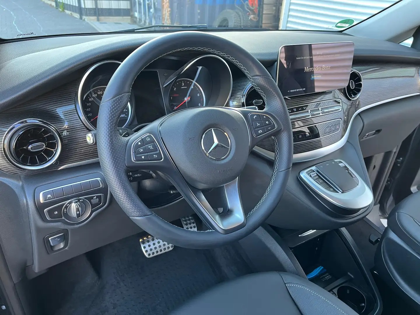 Mercedes-Benz V 250 d lang 9G-TRONIC Edition — zdjęcie 9